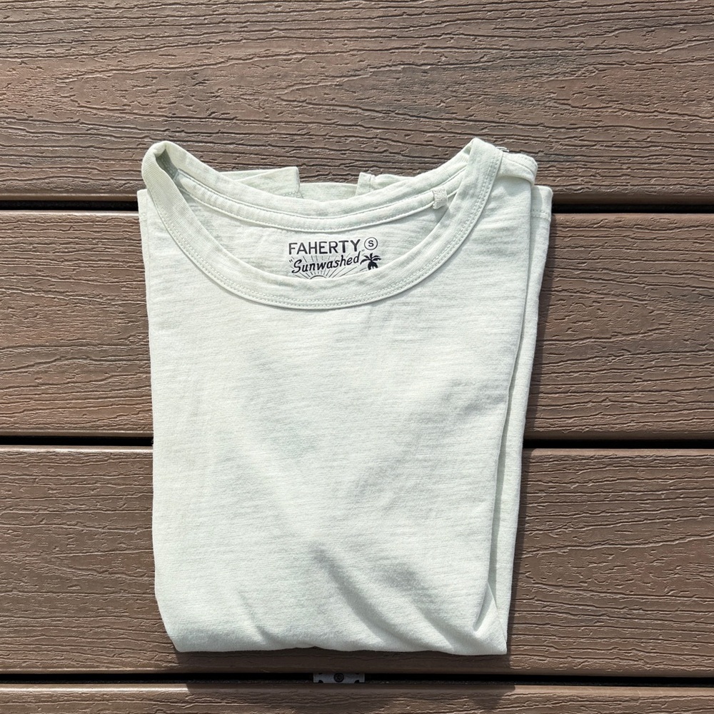 Faherty Sunwashed Tee in Soft Mint